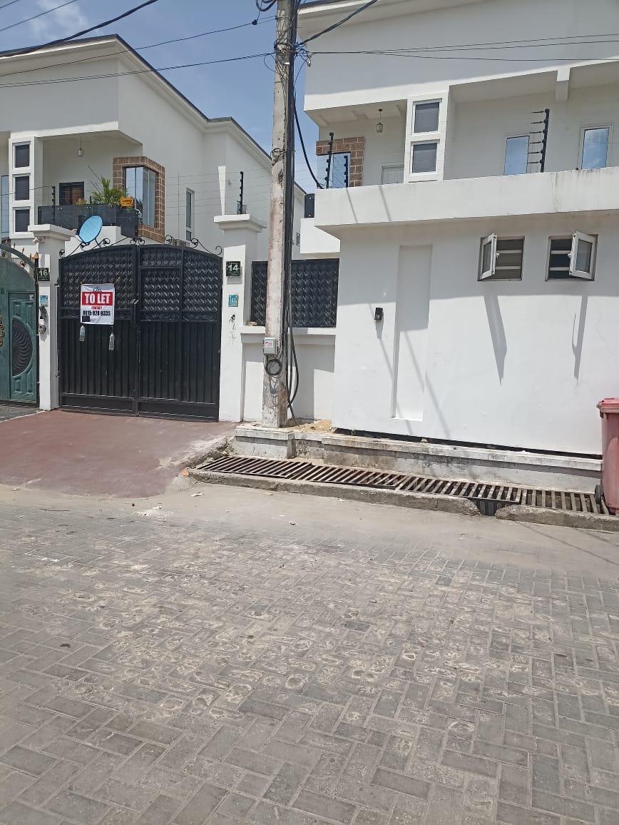 4 Bedroom Semi-detached duplex in Osapa