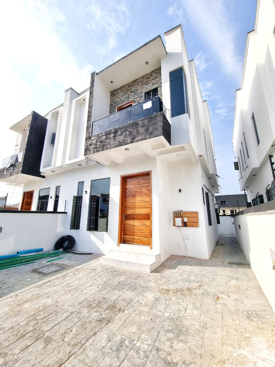 4 BEDROOM SEMI DETACHED DUPLEX  AT AJAH