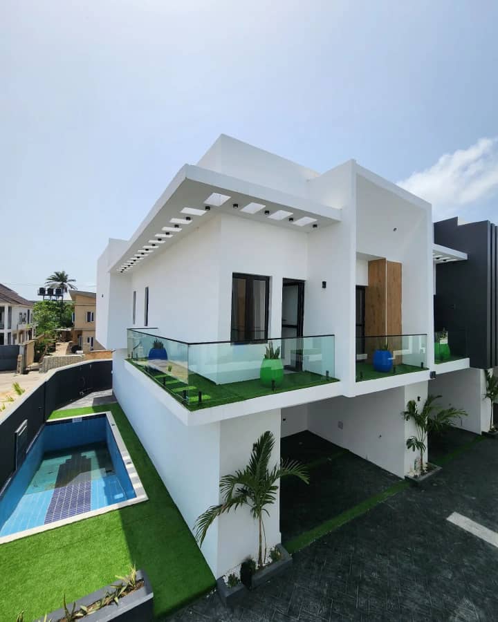 4 BEDROOM TERRACE DUPLEX IS AVAILABLE FOR SALE!!!